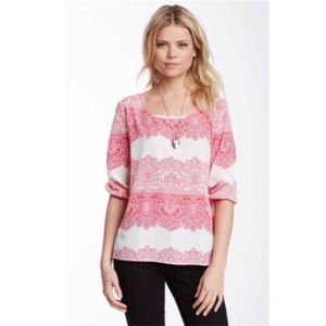 ✨ Pink and White 3/4 Sleeve Pattered Top 🌟